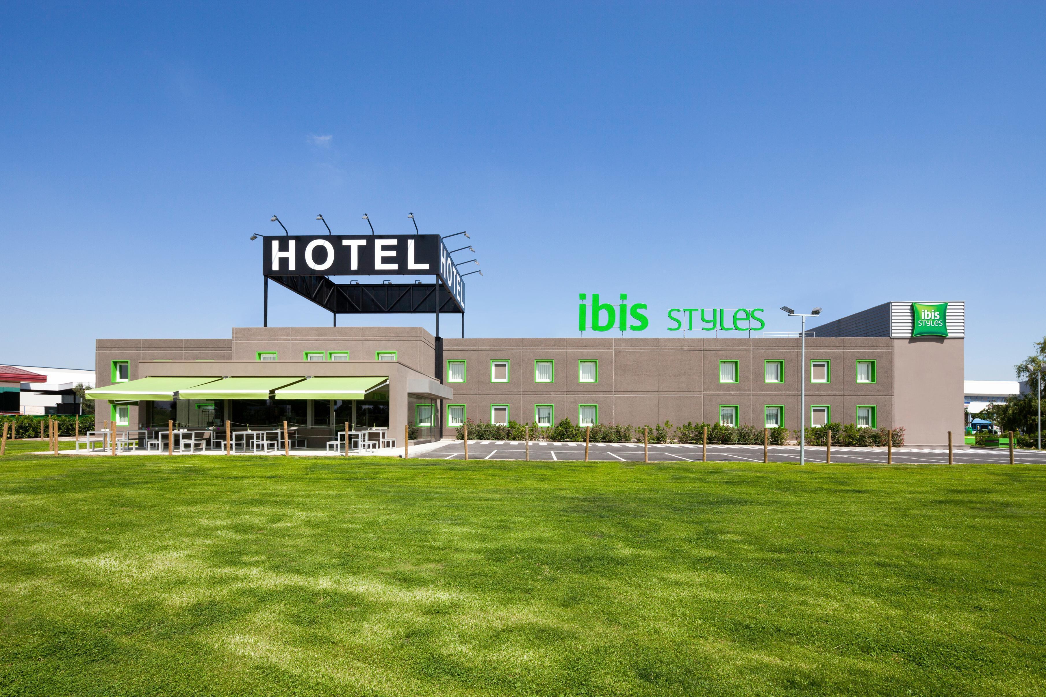 Hotel Ibis Styles Lleida Торрефаррера Экстерьер фото